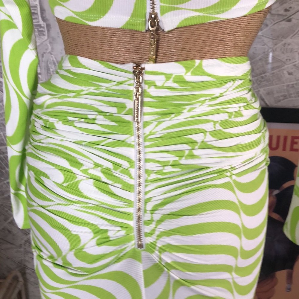 BRONX & BANCO SET Green and White Swirl Crop Top and Skirt Size XS
4 - Picture 9 of 16